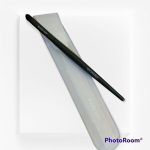 3/$20 MARY KAY Eye Smudger Synthetic Brush